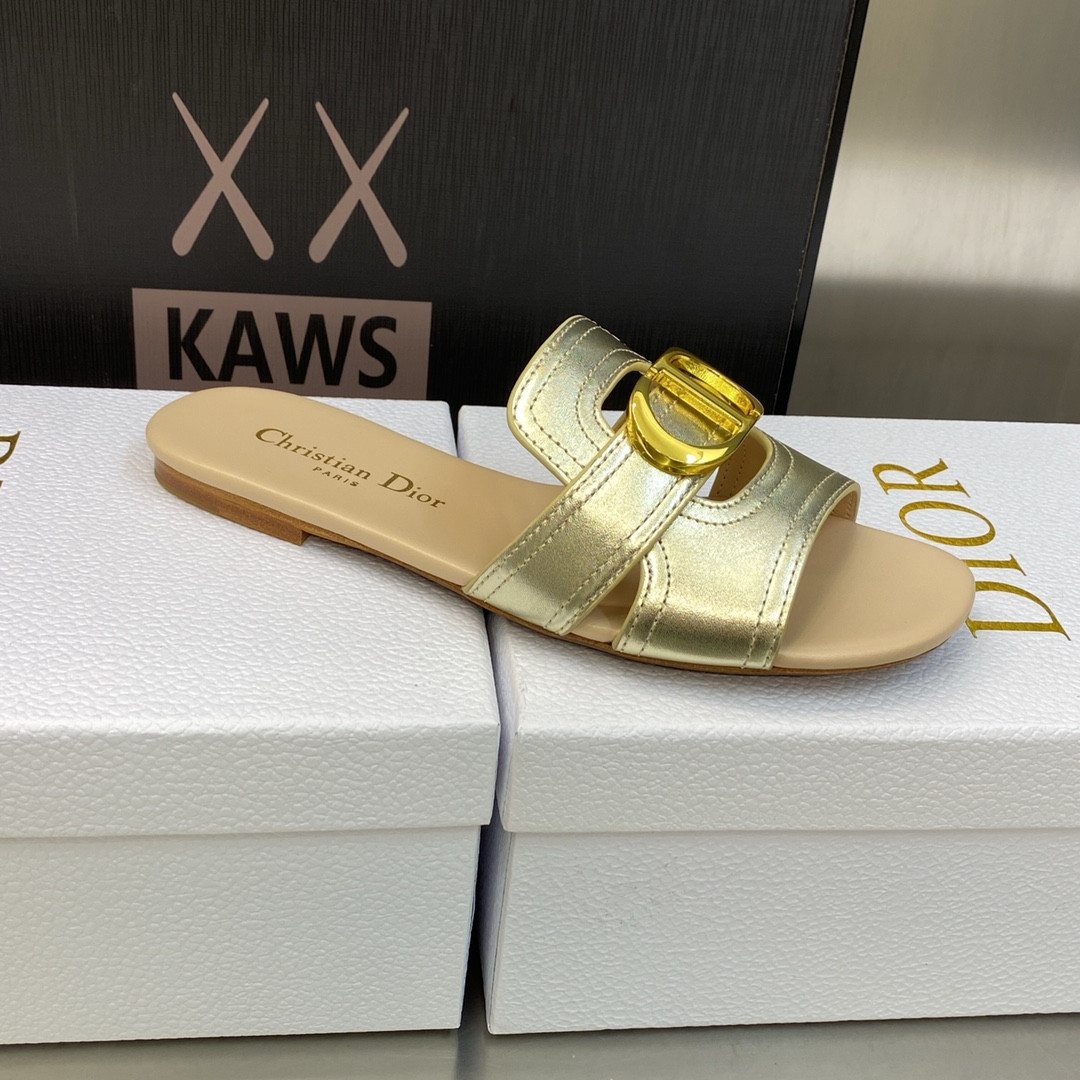 UA D10r 30 Montaigne Slide