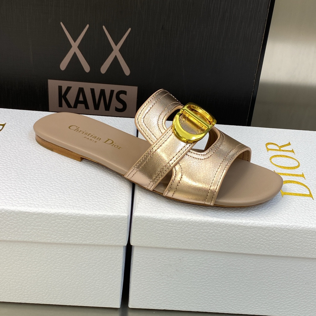 UA D10r 30 Montaigne Slide