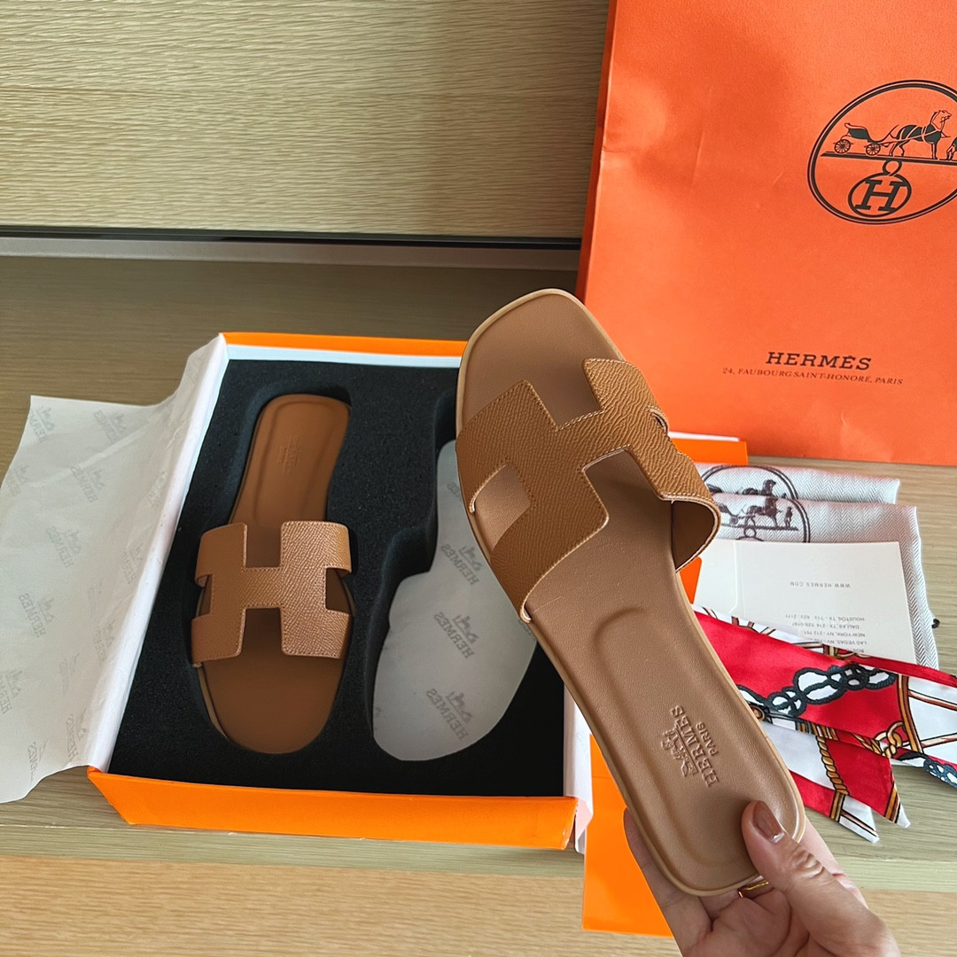 UA H**me5 Oran sandal