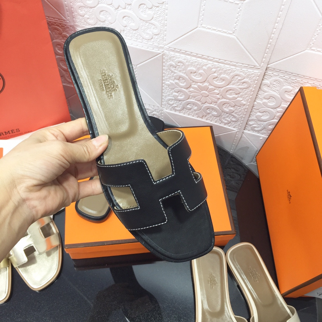 UA H**me5 Oran sandal