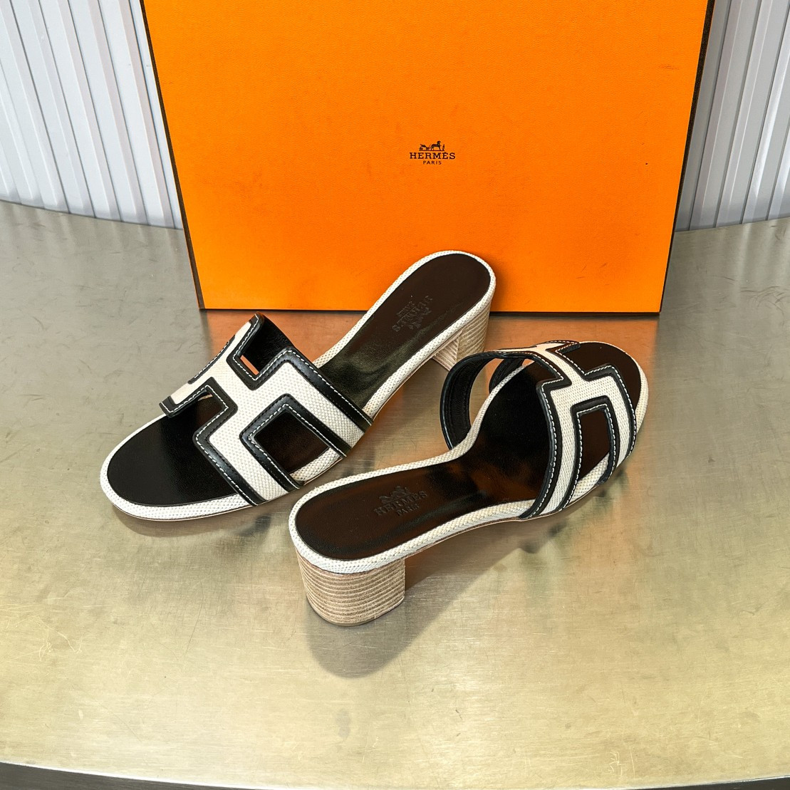 UA H**me5 Oasis sandal