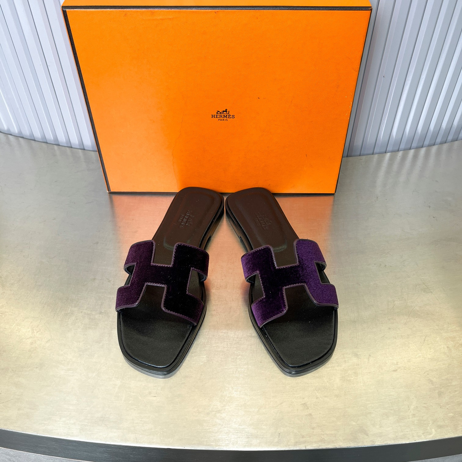 UA H**me5 Oran sandal