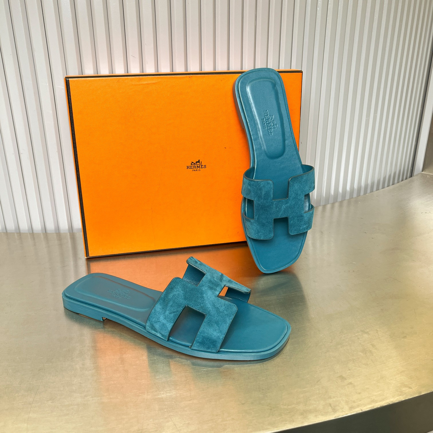 UA H**me5 Oran sandal