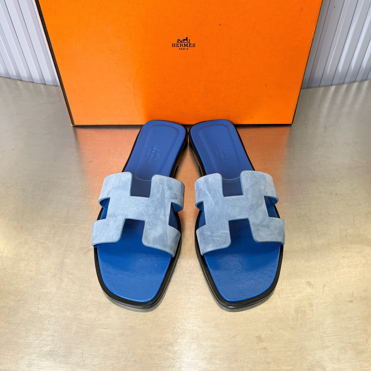 UA H**me5 Oran sandal