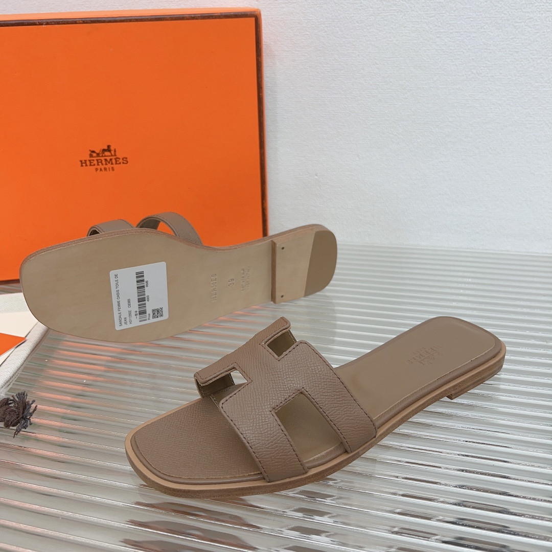 UA H**me5 Oran sandal