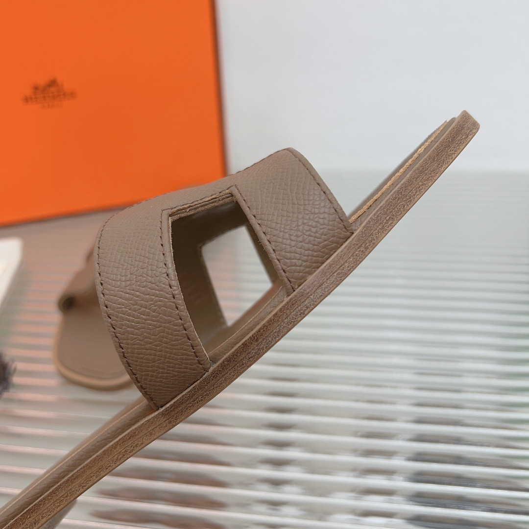 UA H**me5 Oran sandal