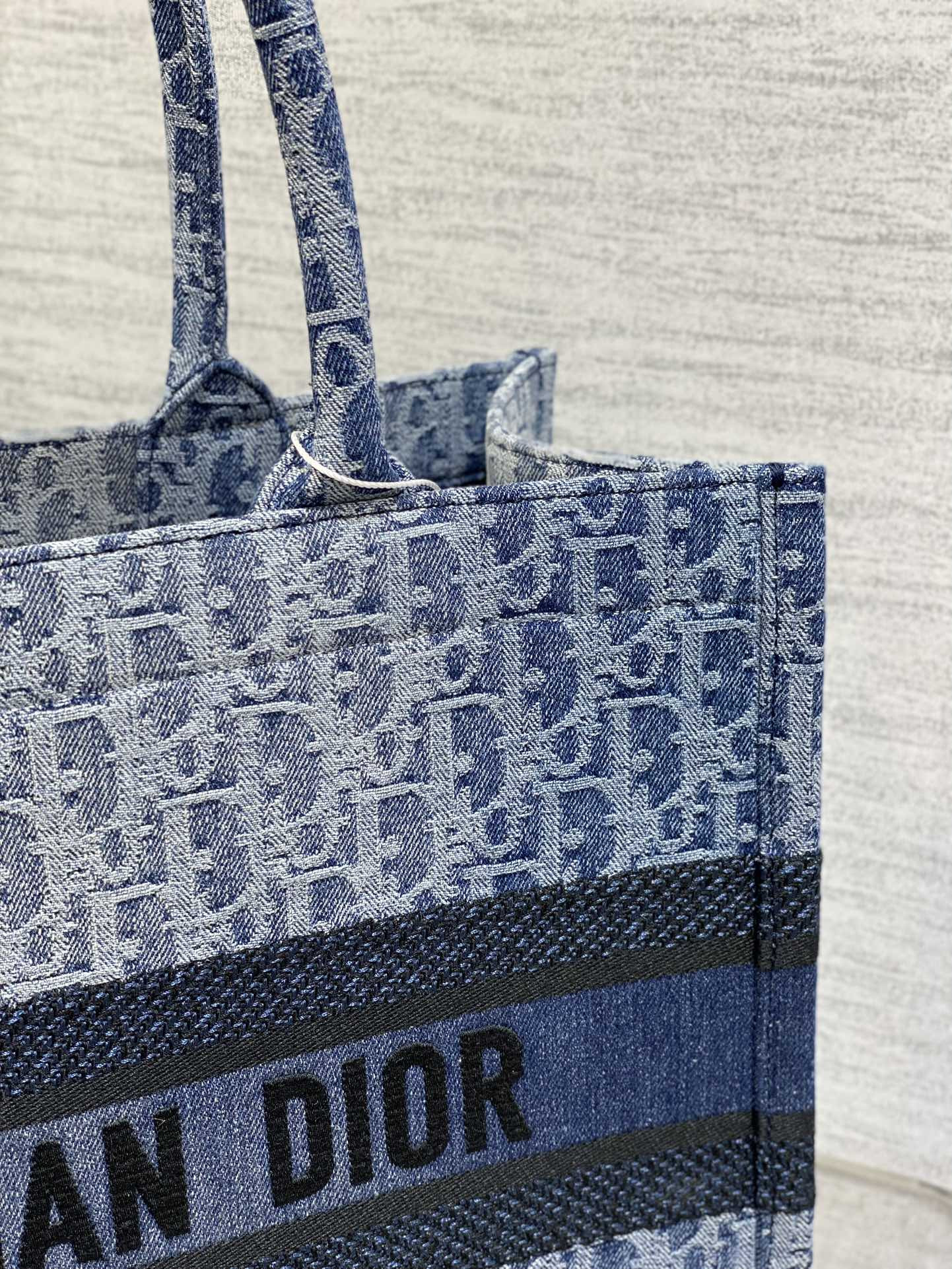 Medium D10r Book Tote Blue Denim D10r Oblique Jacquard 36 x 27.5 x 16.5 cm
