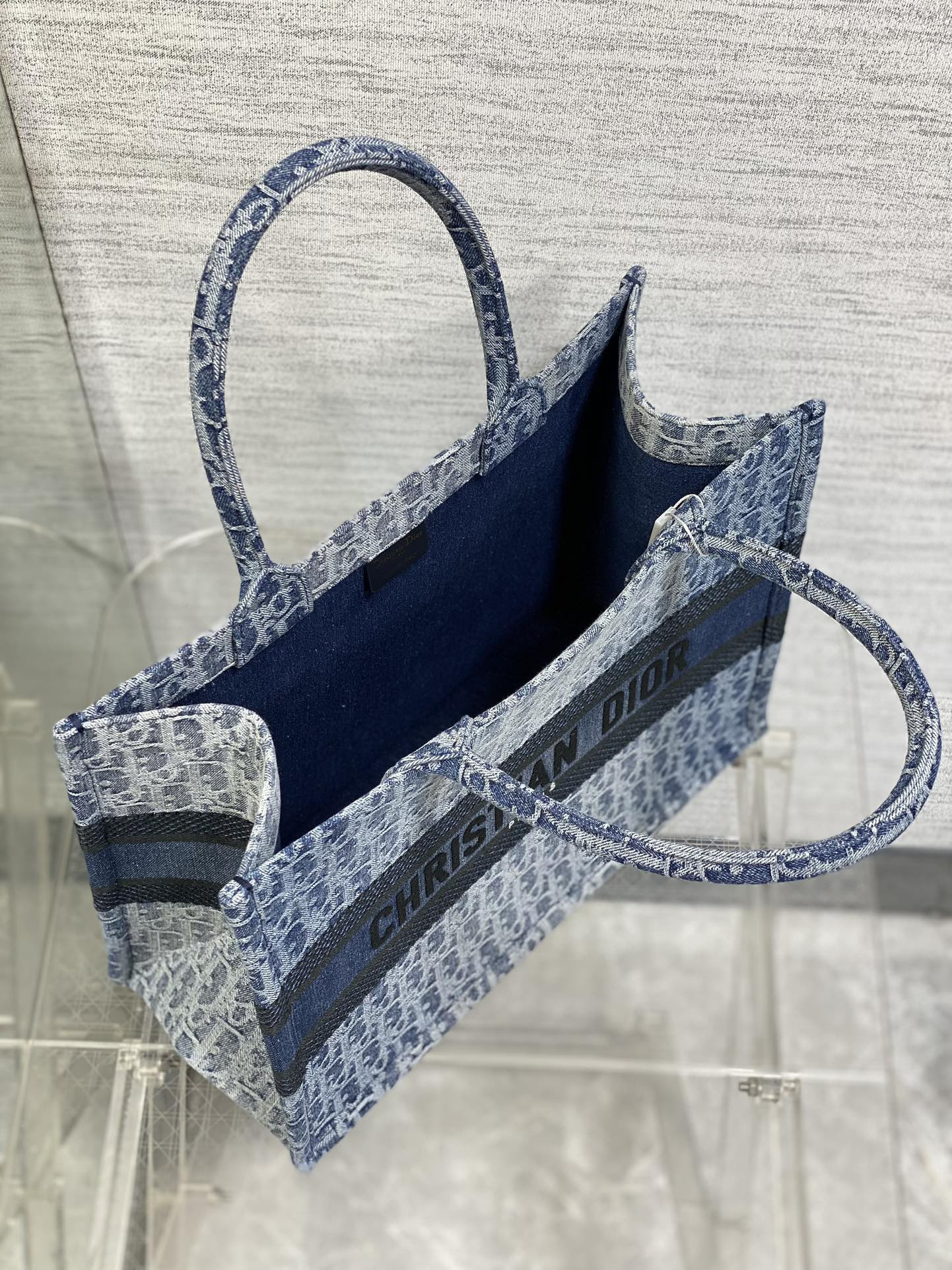 Medium D10r Book Tote Blue Denim D10r Oblique Jacquard 36 x 27.5 x 16.5 cm