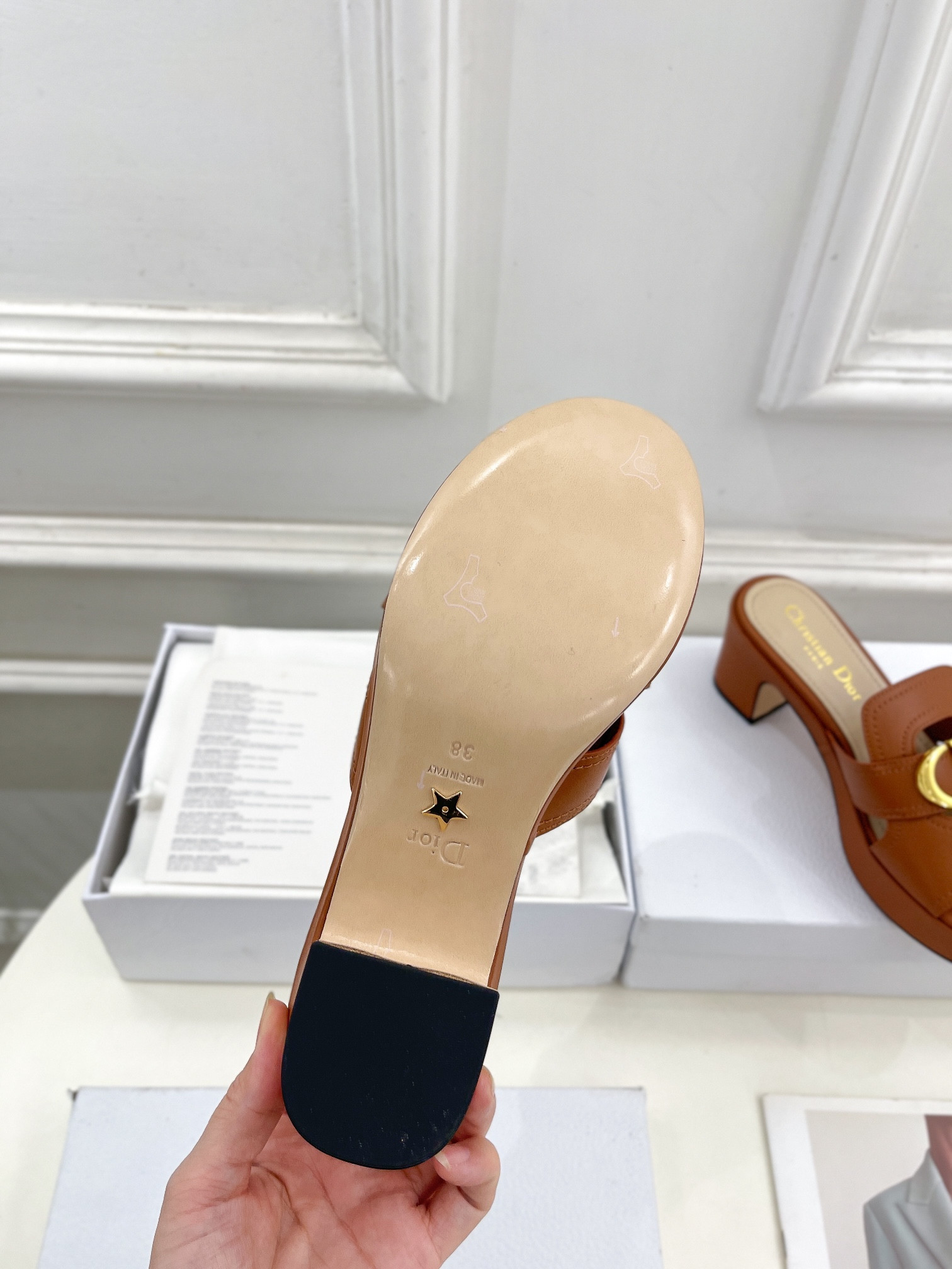 UA D10r 30 Montaigne Platform Slide