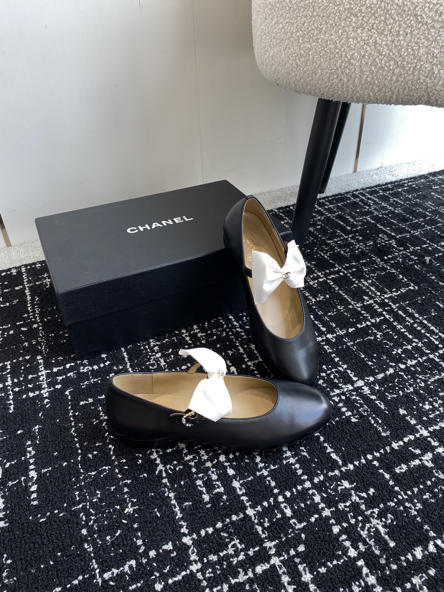 UA Ch**el MARY JANES FLAT