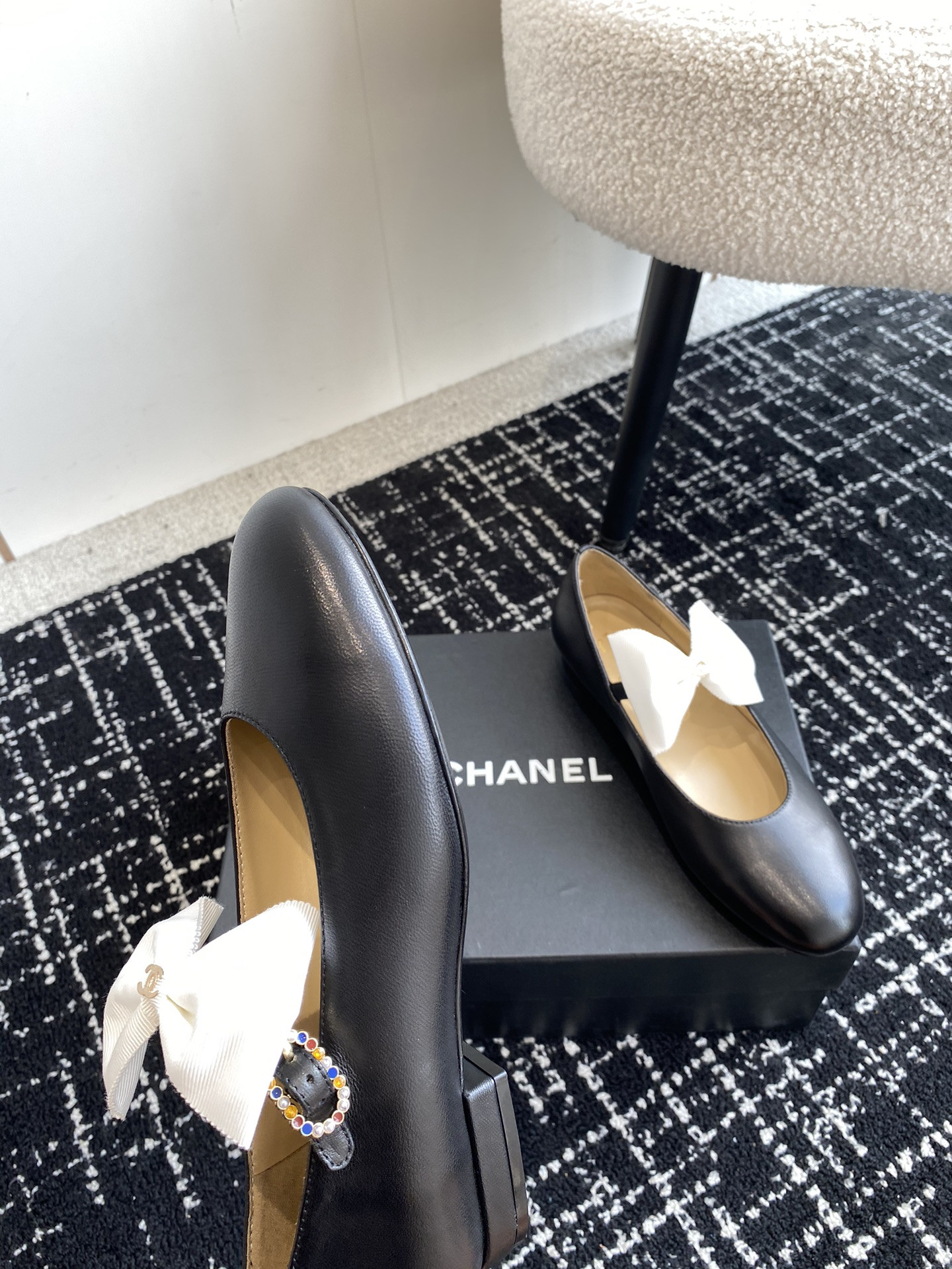 UA Ch**el MARY JANES FLAT