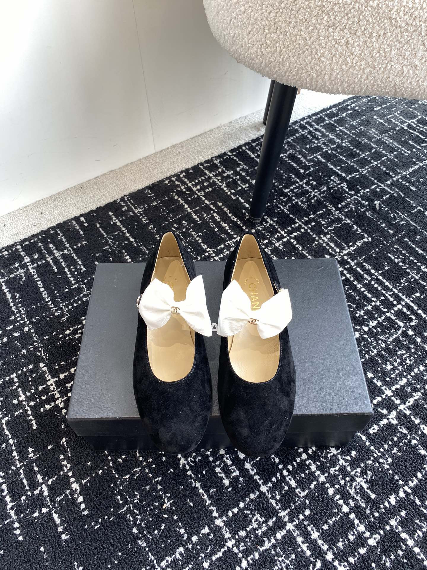 UA Ch**el MARY JANES FLAT