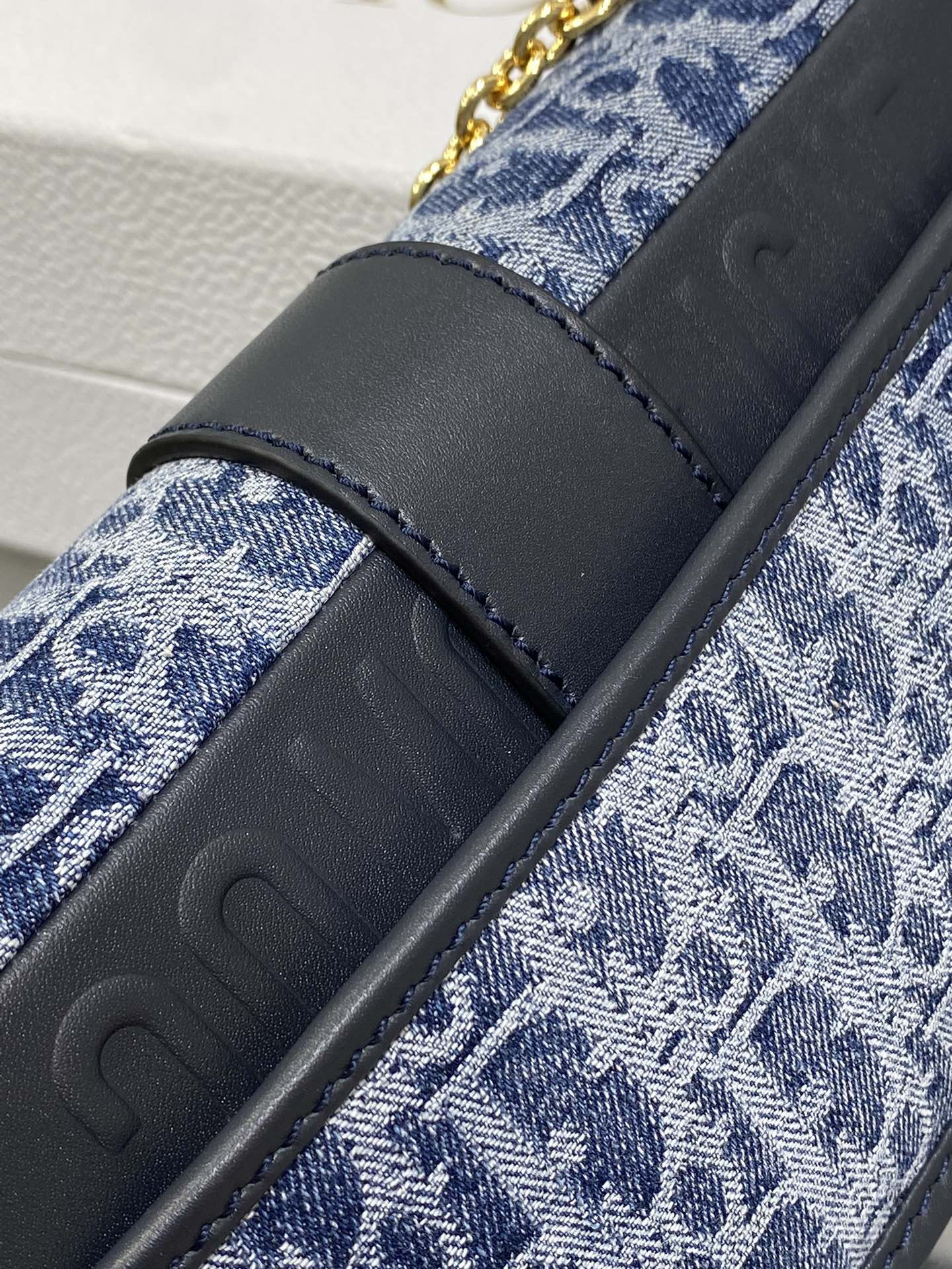 D10r 30 Montaigne East-West Bag with Chain Blue Denim D10r Oblique Jacquard  21 x 12 x 6 cm