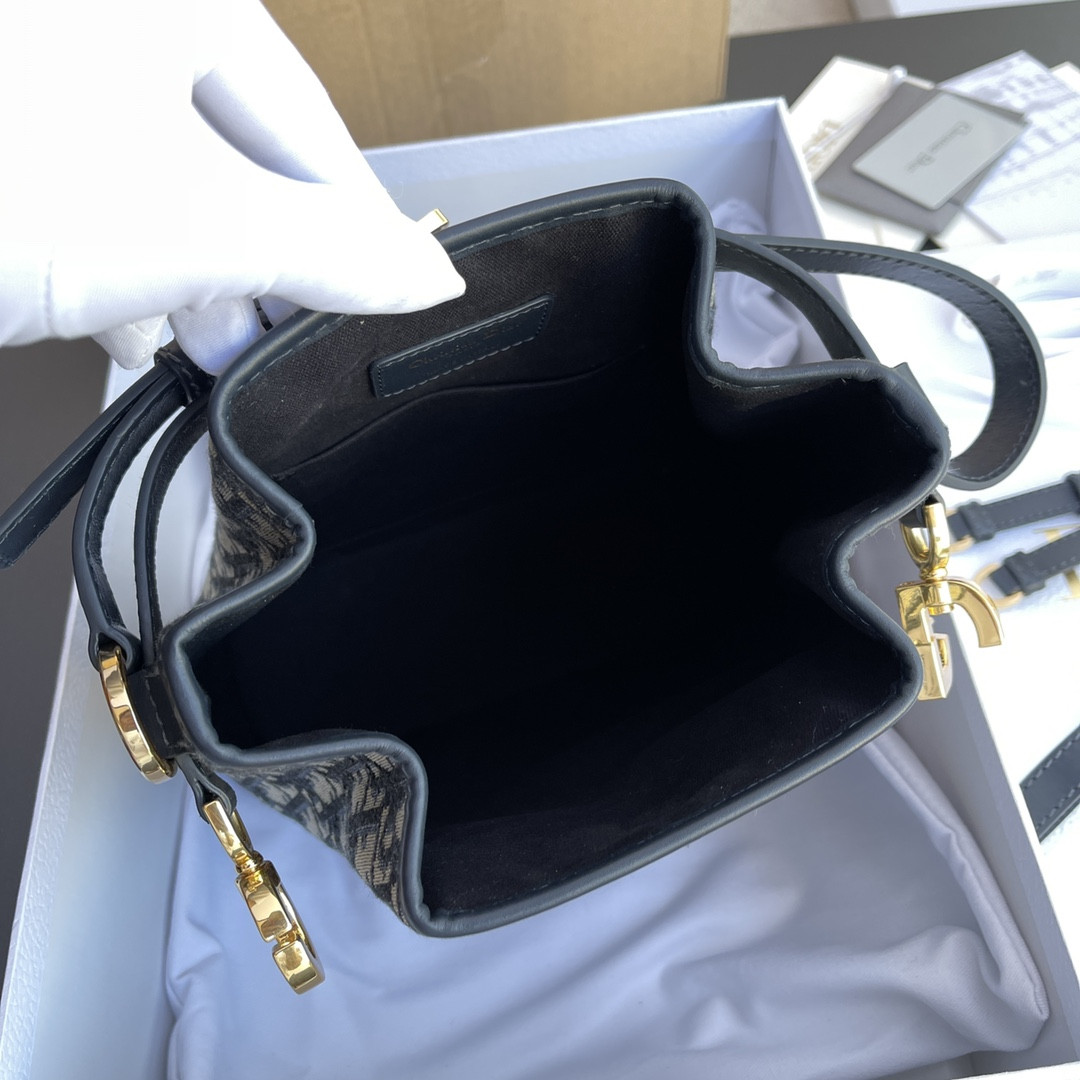 D10r  Amber Oblique 24.5×25×11cm