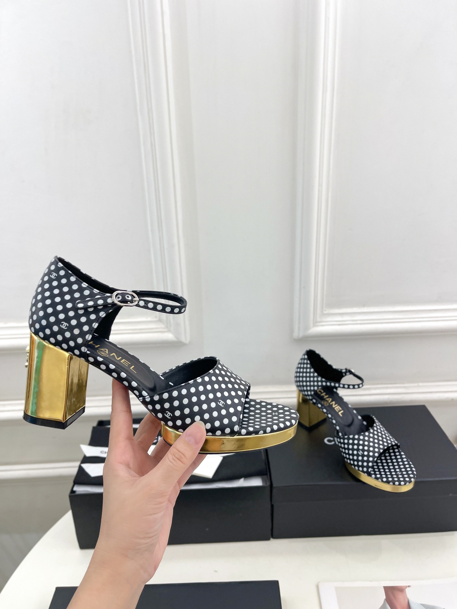 UA Ch**el HEELED SANDALS