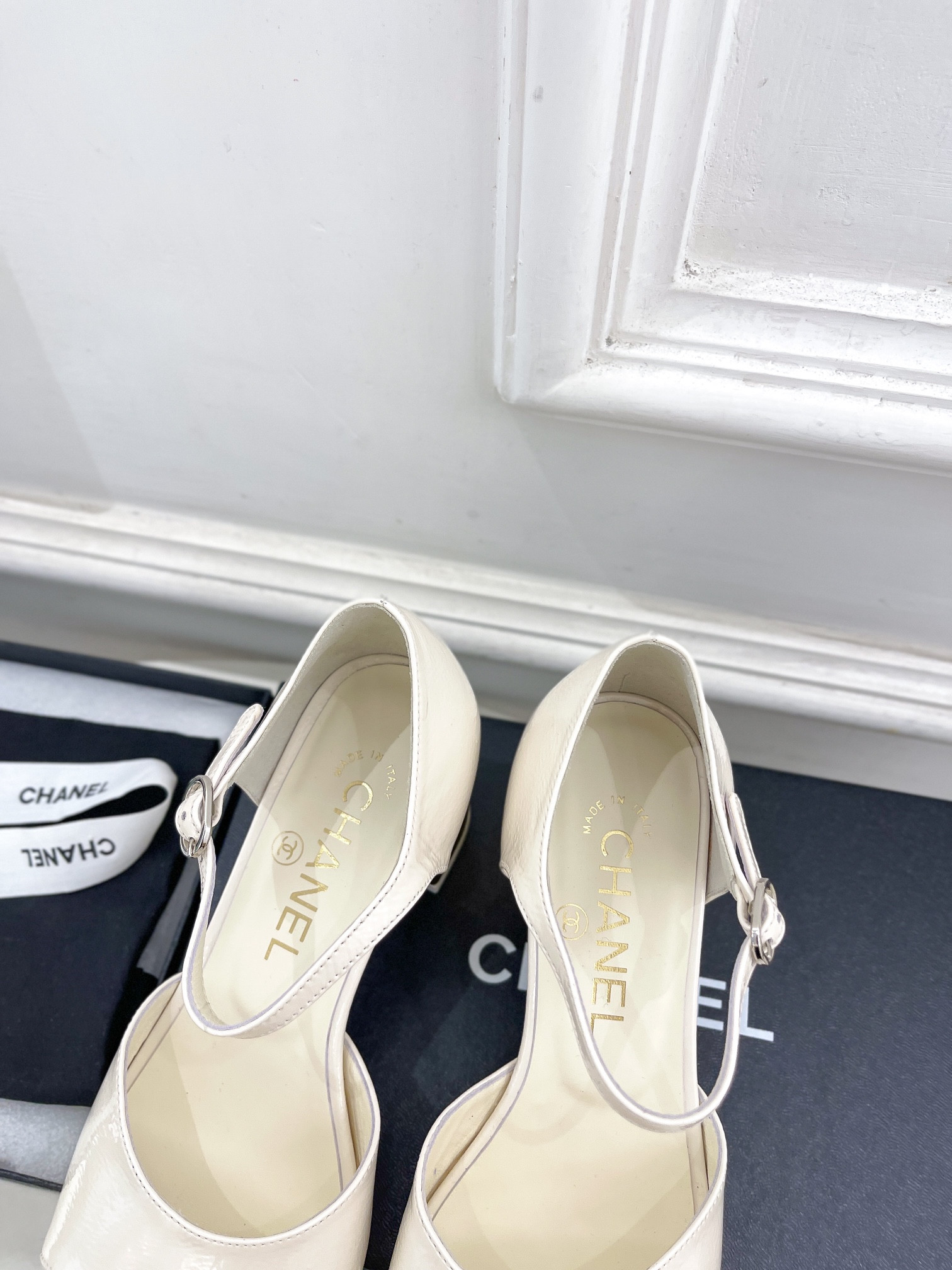 UA Ch**el HEELED SANDALS