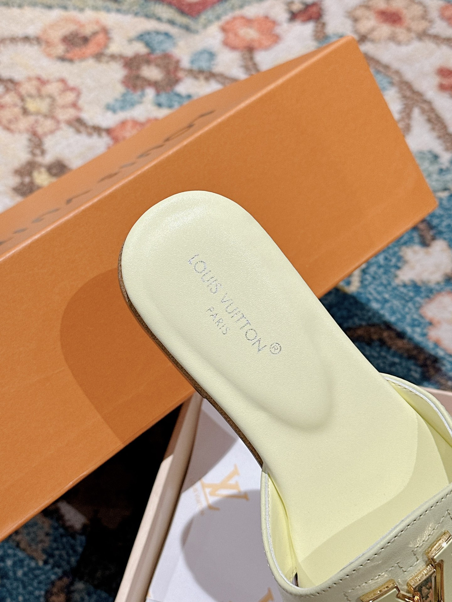 UA LV Flat Mule