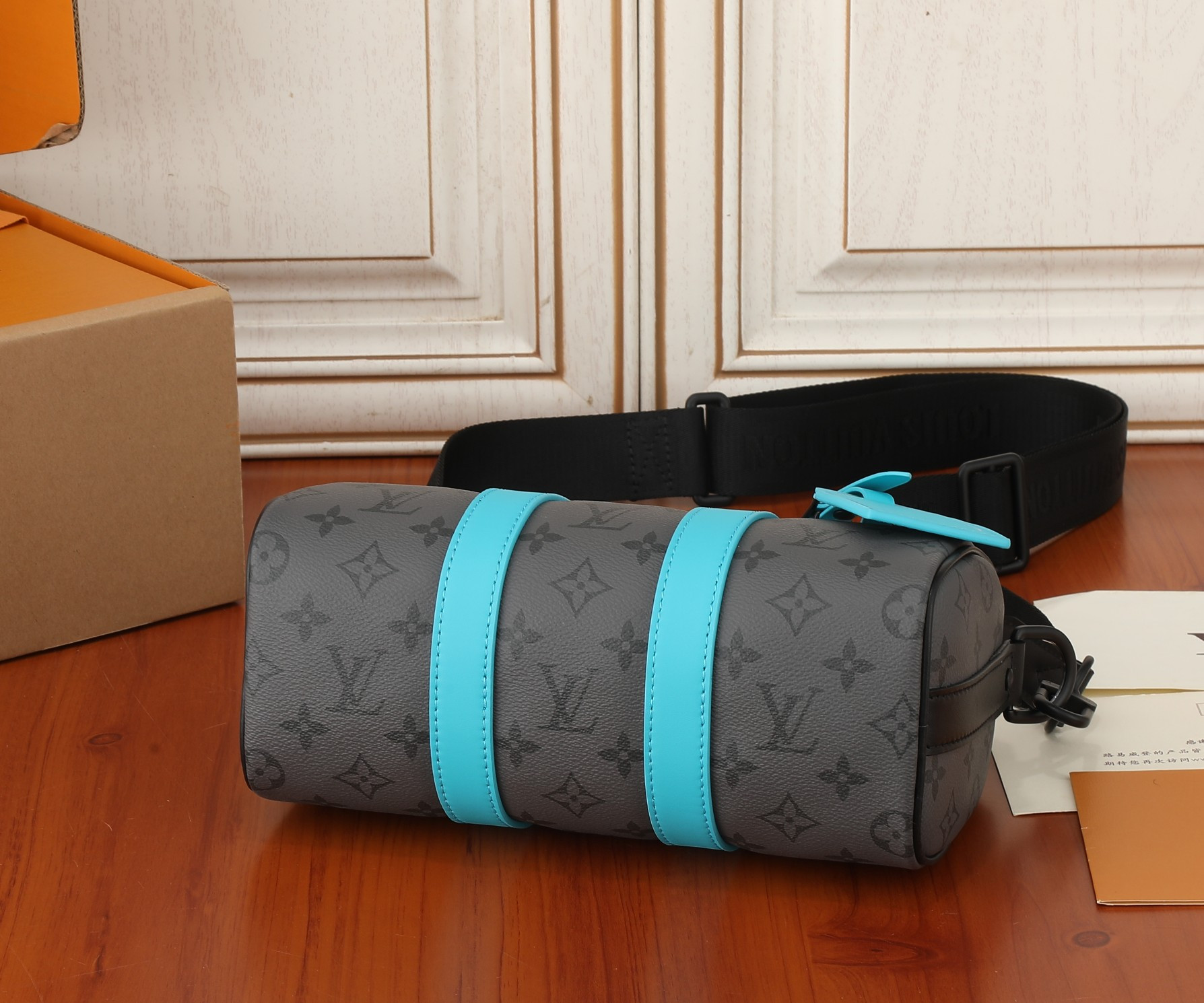 LV Keepall Bandoulière 25 M11645 9.8 x 5.9 x 4.3 inches