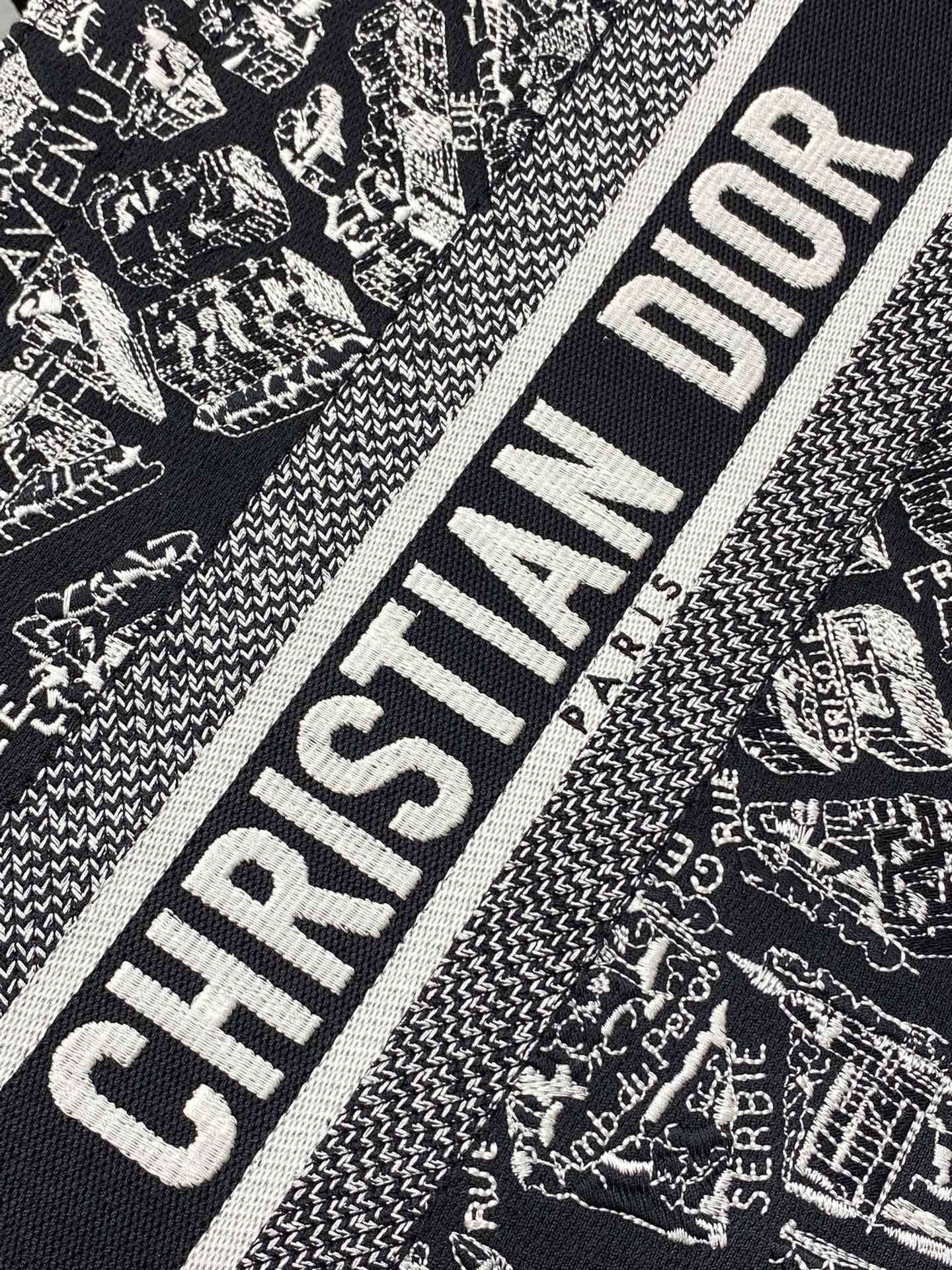 D10r Medium D10r Book Tote Black and White Plan de Paris Embroidery 36 x 27.5 x 16.5 cm