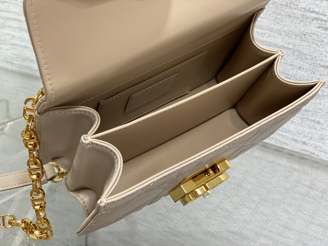 D10r Small Ange Bag Pink Latte Macrocannage Calfskin 20 x 12 x 5 cm