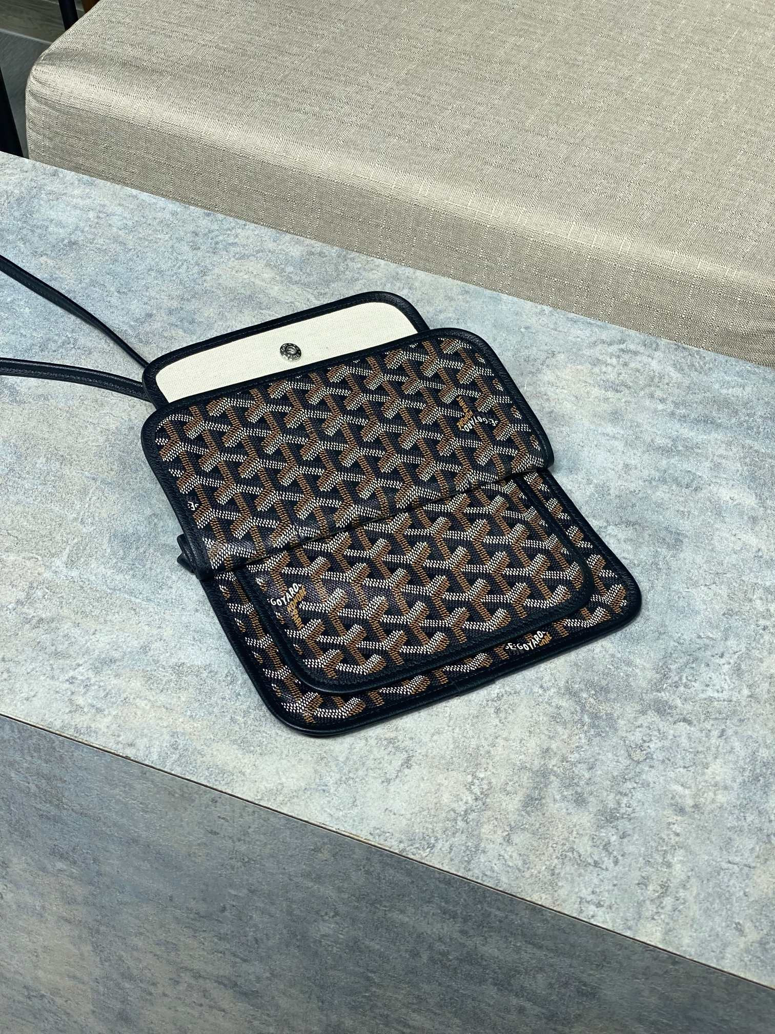 G09ard Plumet Pocket Wallet 21x14x2.5cm