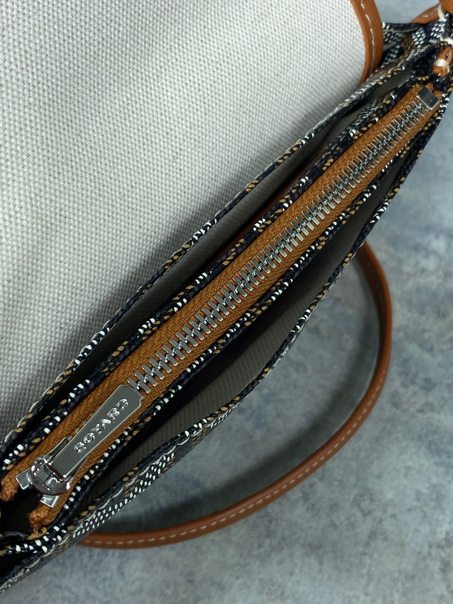 G09ard Plumet Pocket Wallet 21x14x2.5cm