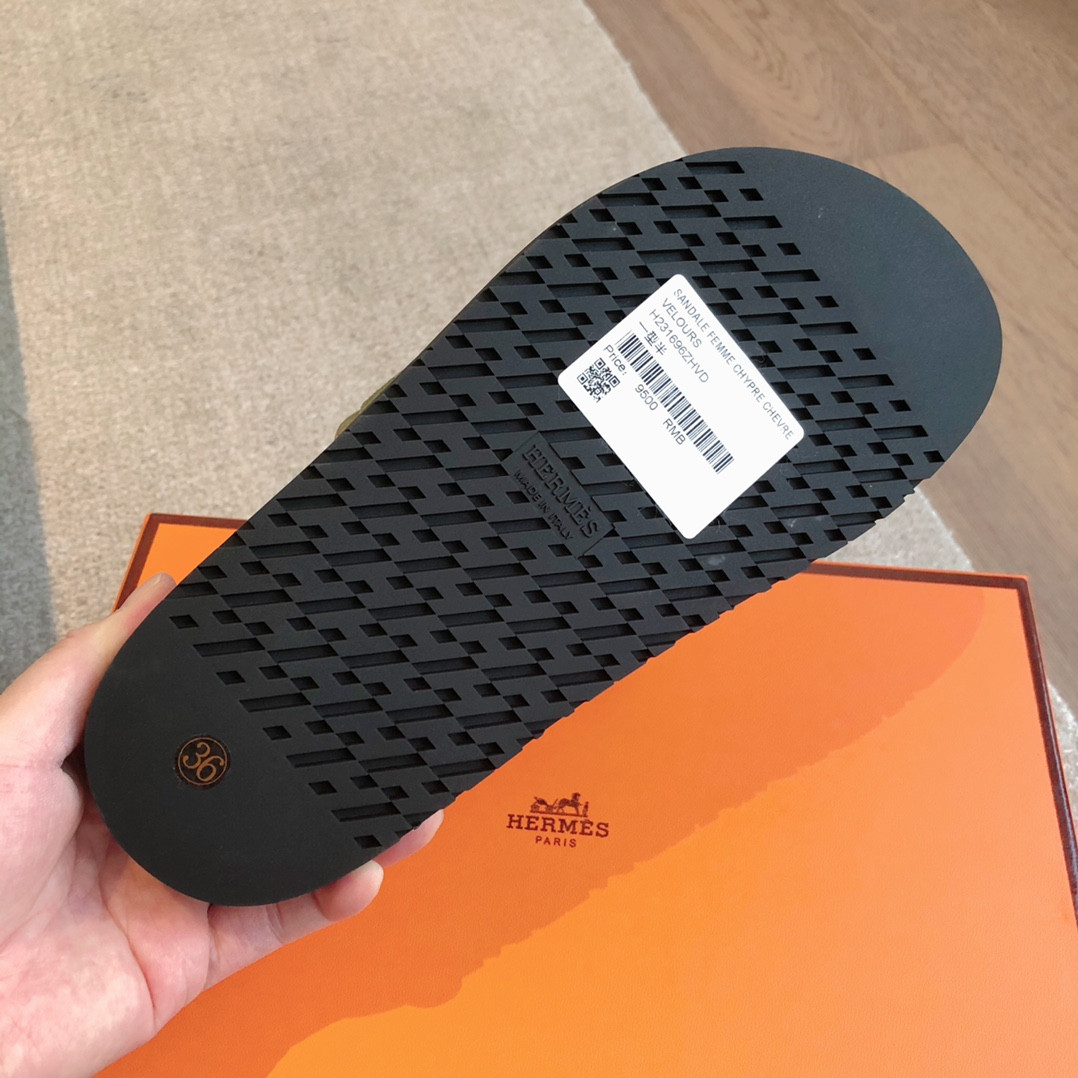 UA H**me5 Empire sandal