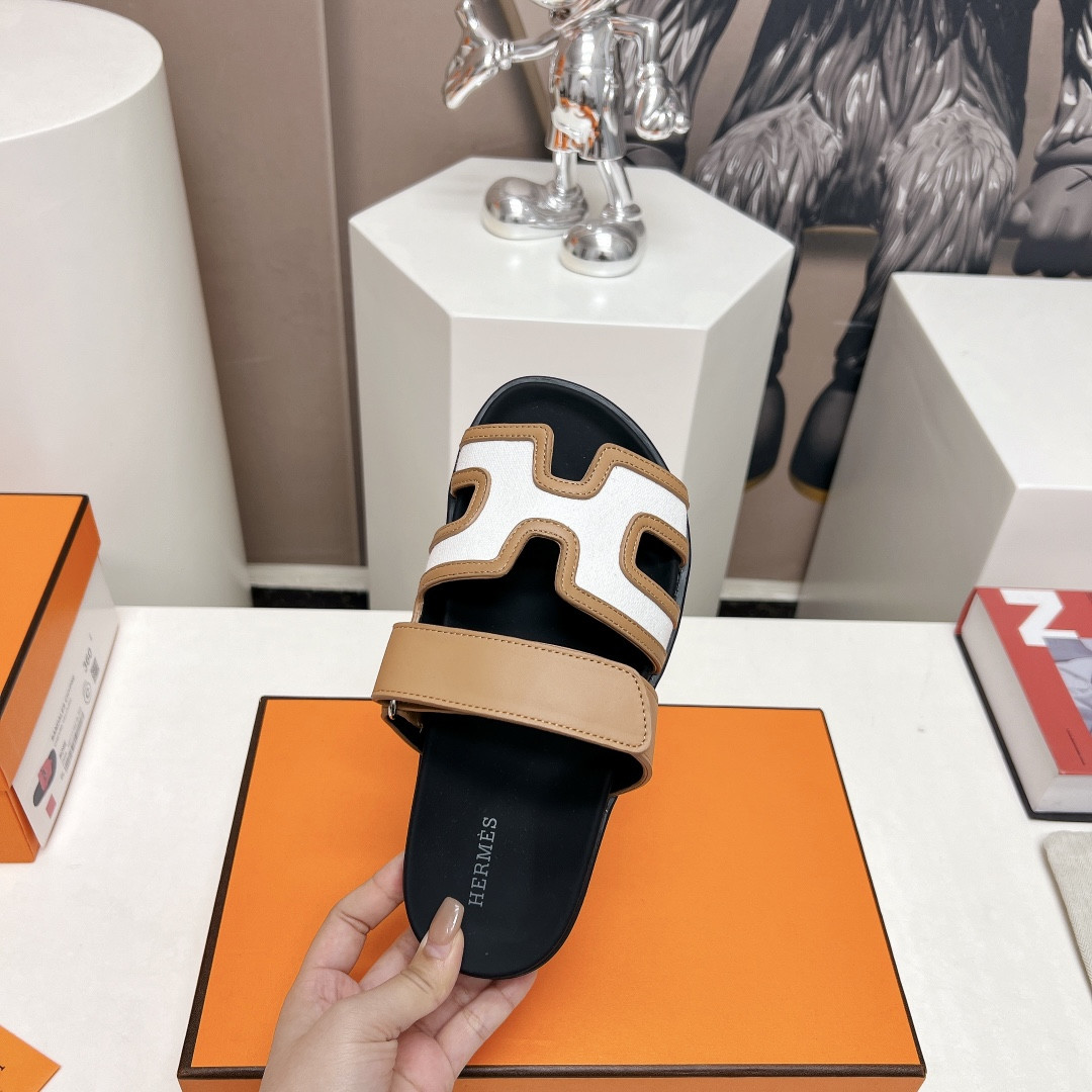 UA H**me5 Chypre sandal