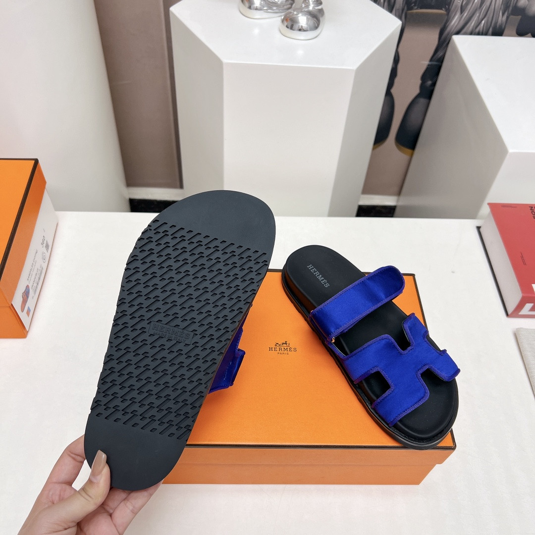 UA H**me5 Chypre sandal