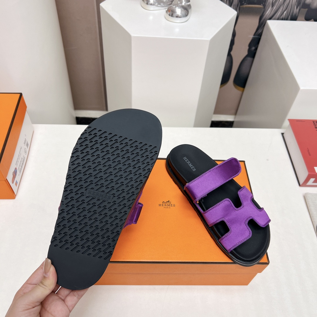 UA H**me5 Chypre sandal