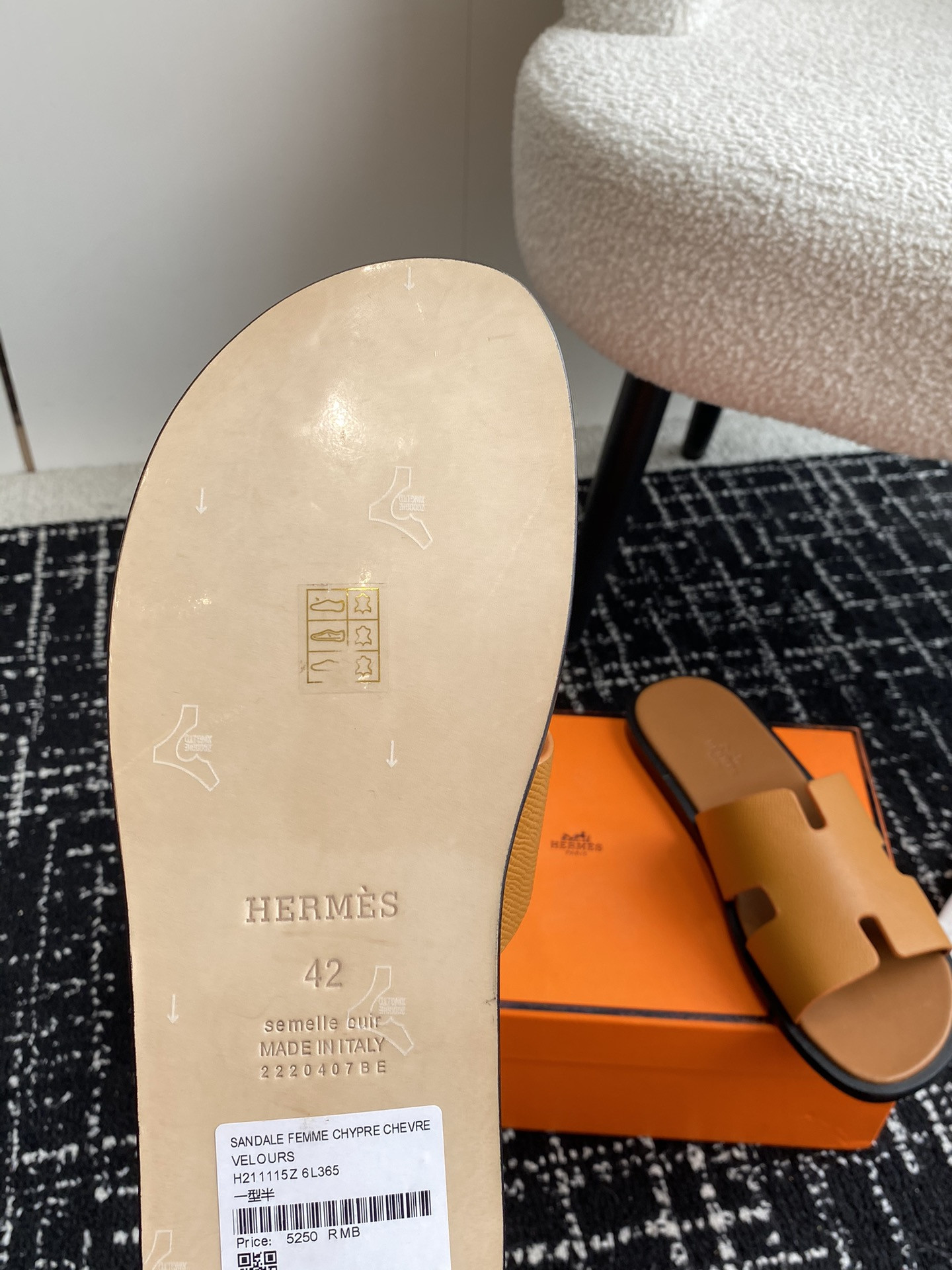 UA H**me5 Izmir sandal