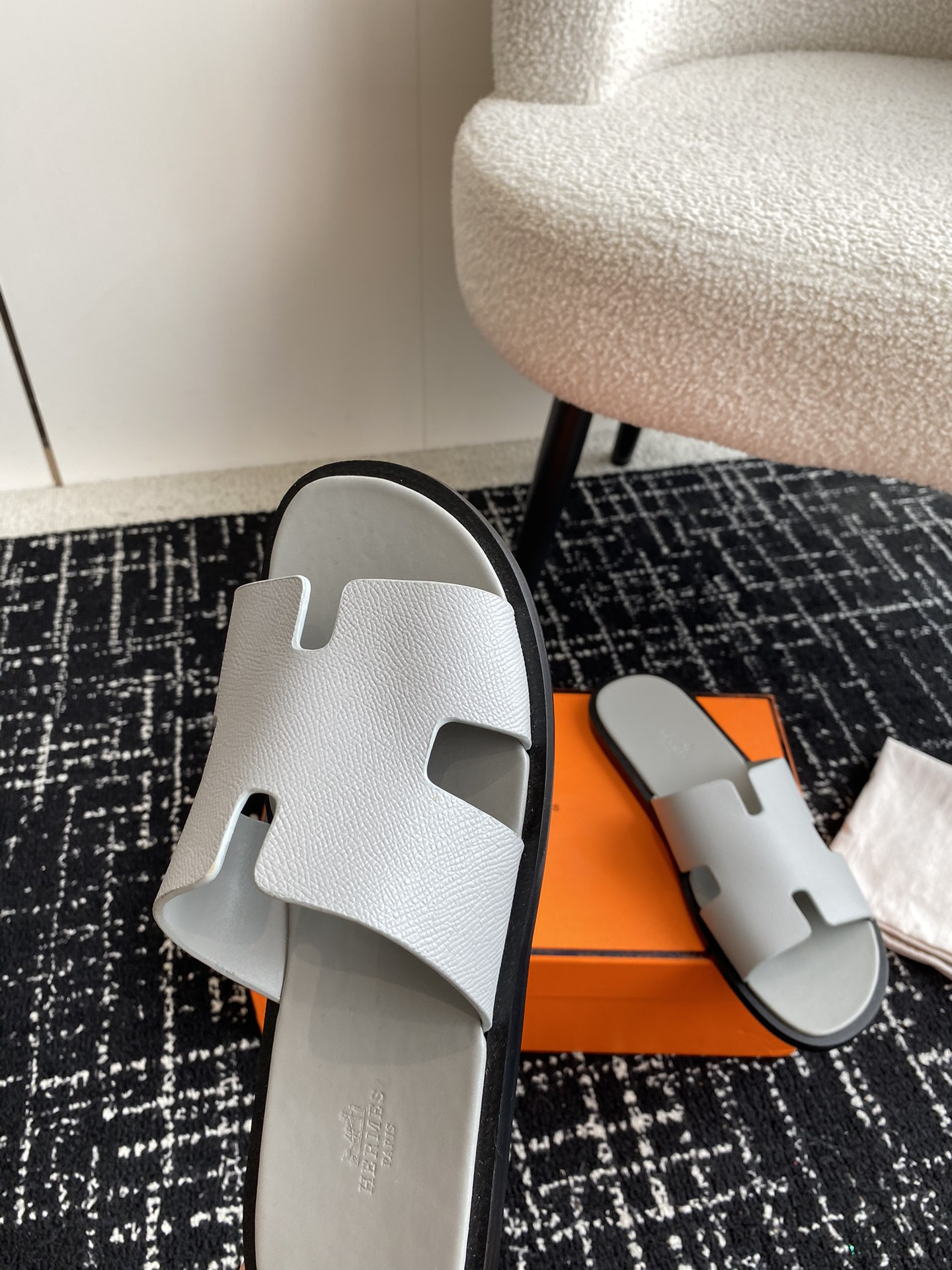 UA H**me5 Izmir sandal