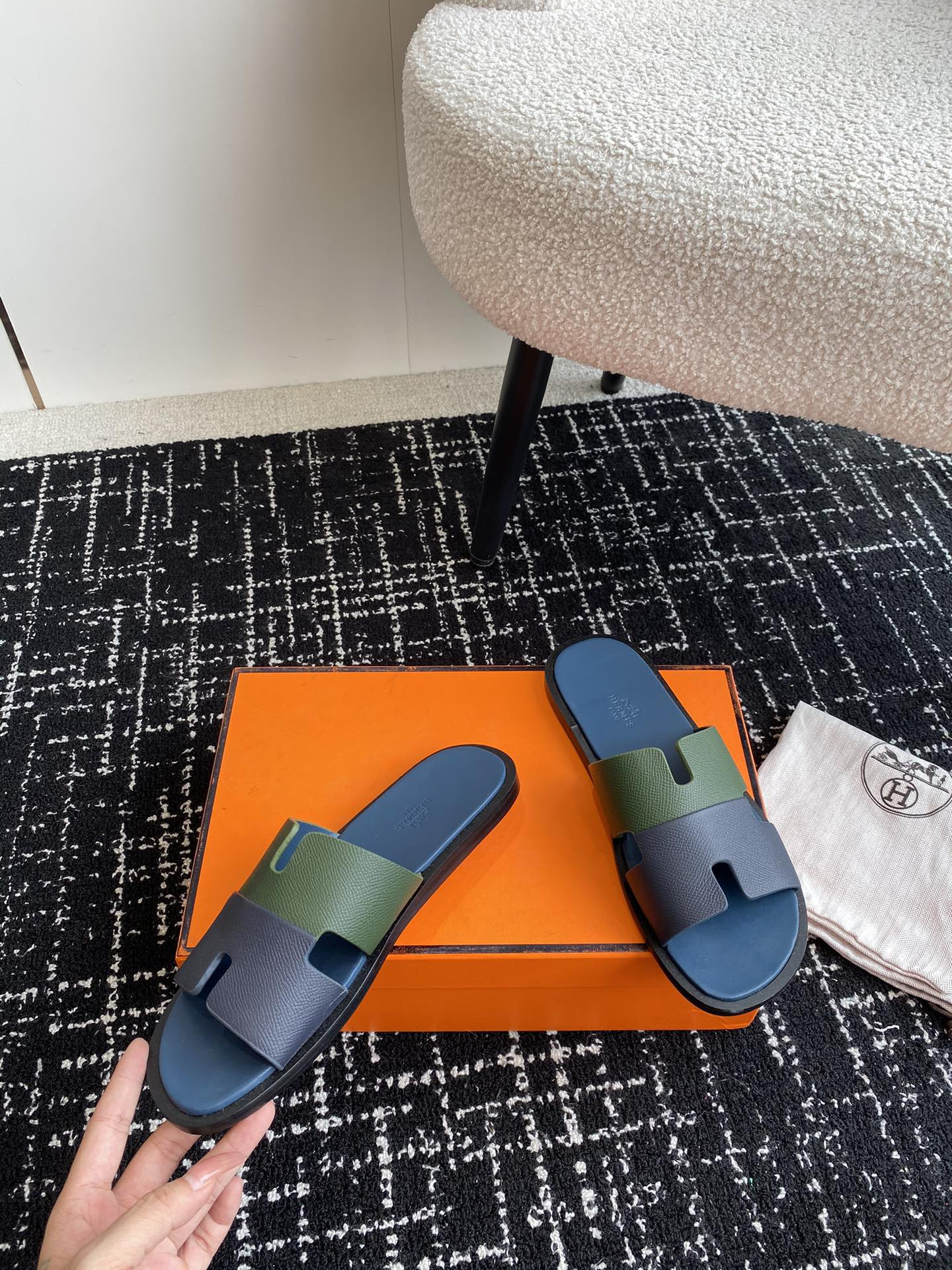 UA H**me5 Izmir sandal