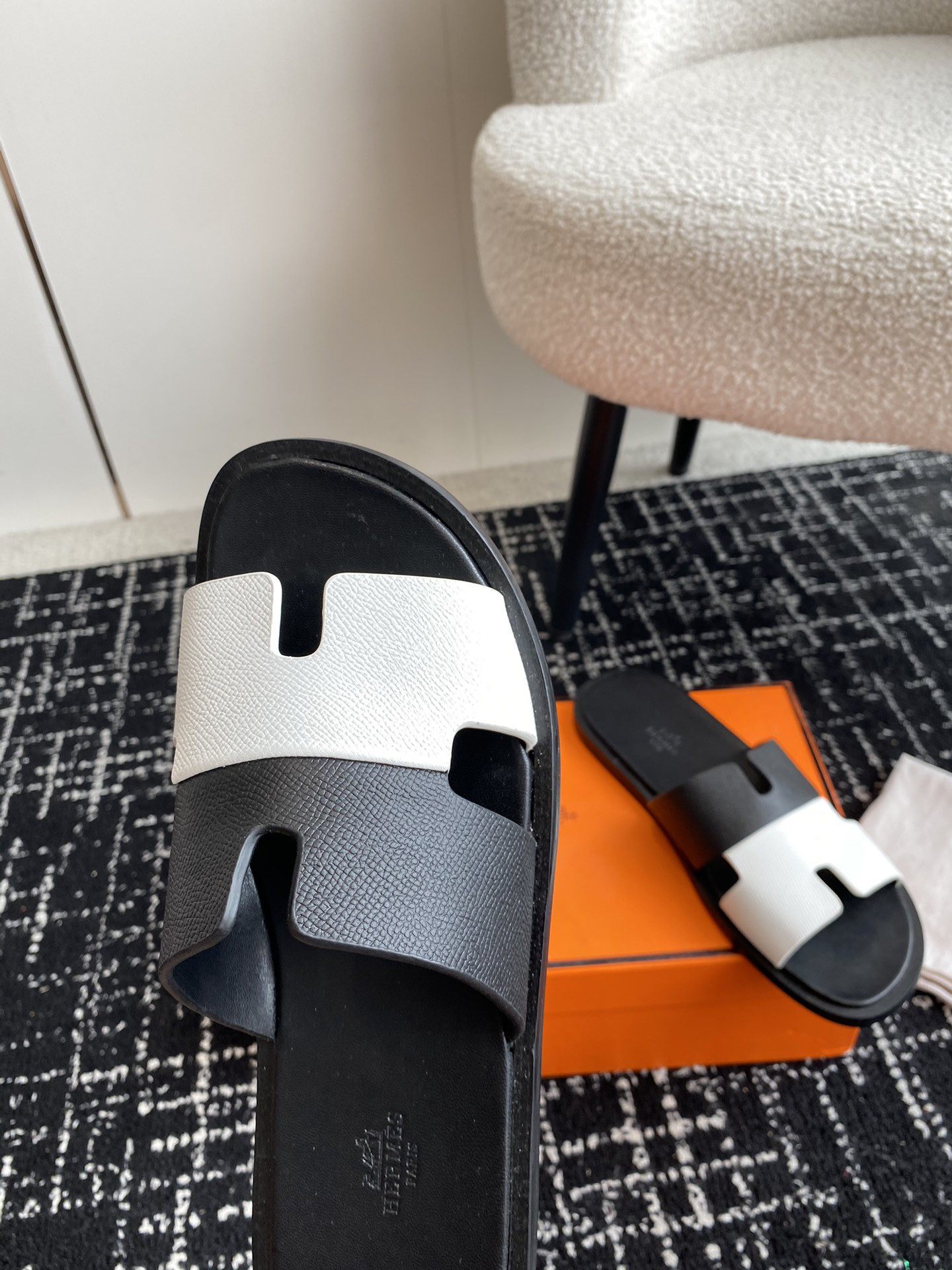 UA H**me5 Izmir sandal