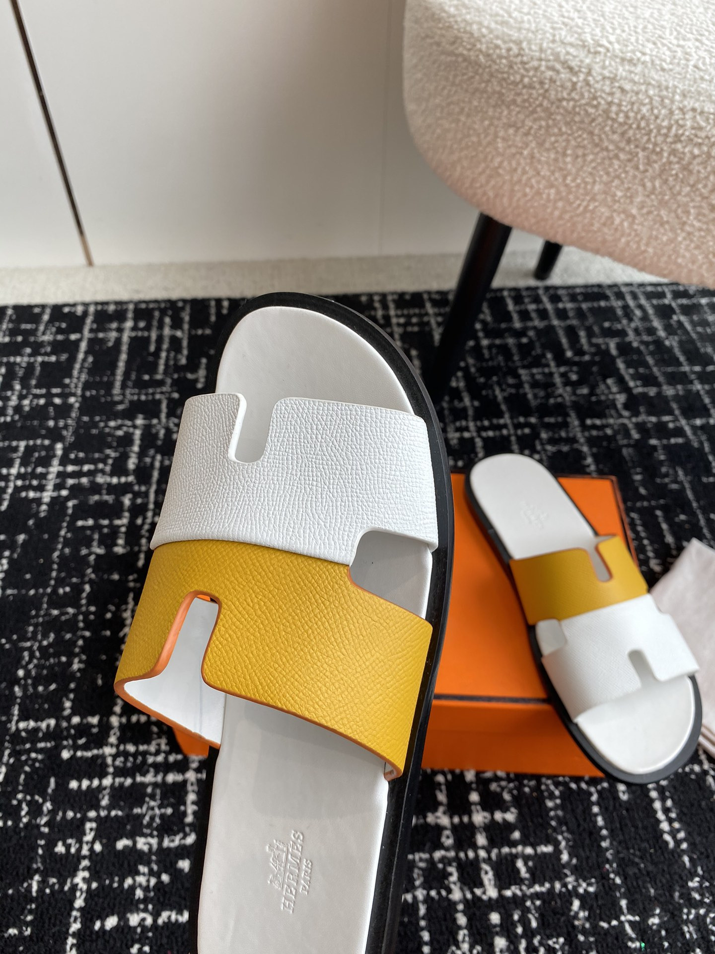 UA H**me5 Izmir sandal