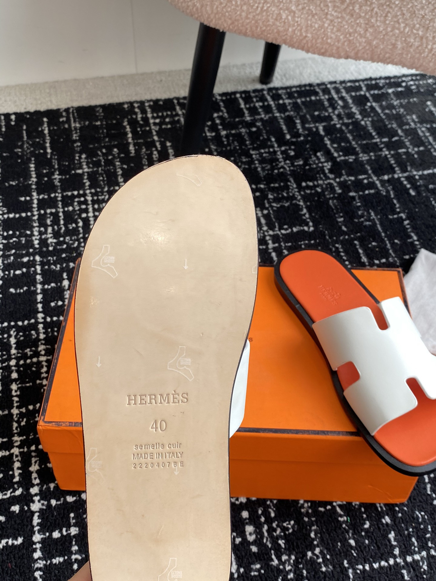 UA H**me5 Izmir sandal