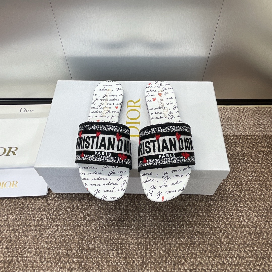 UA D10ramour Dway Slide