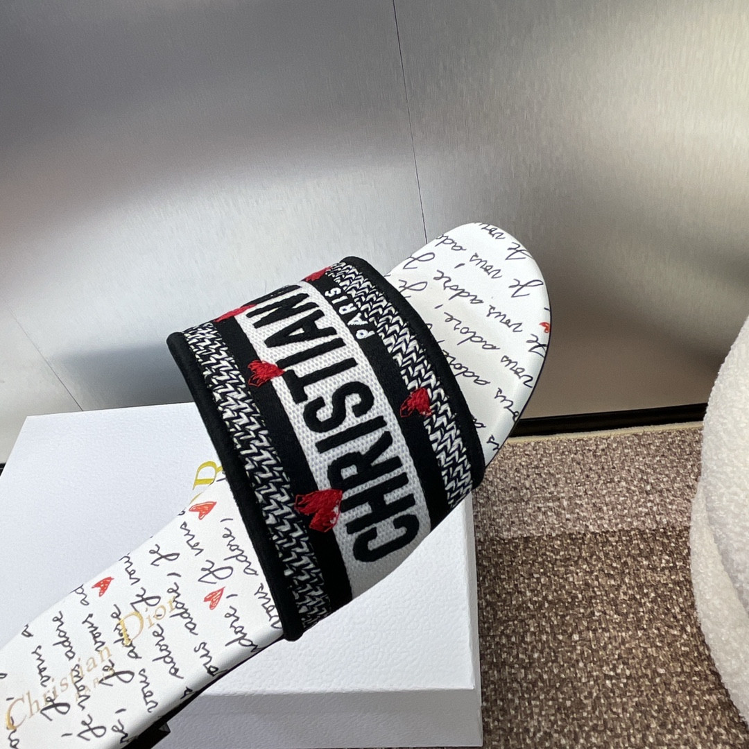 UA D10ramour Dway Slide