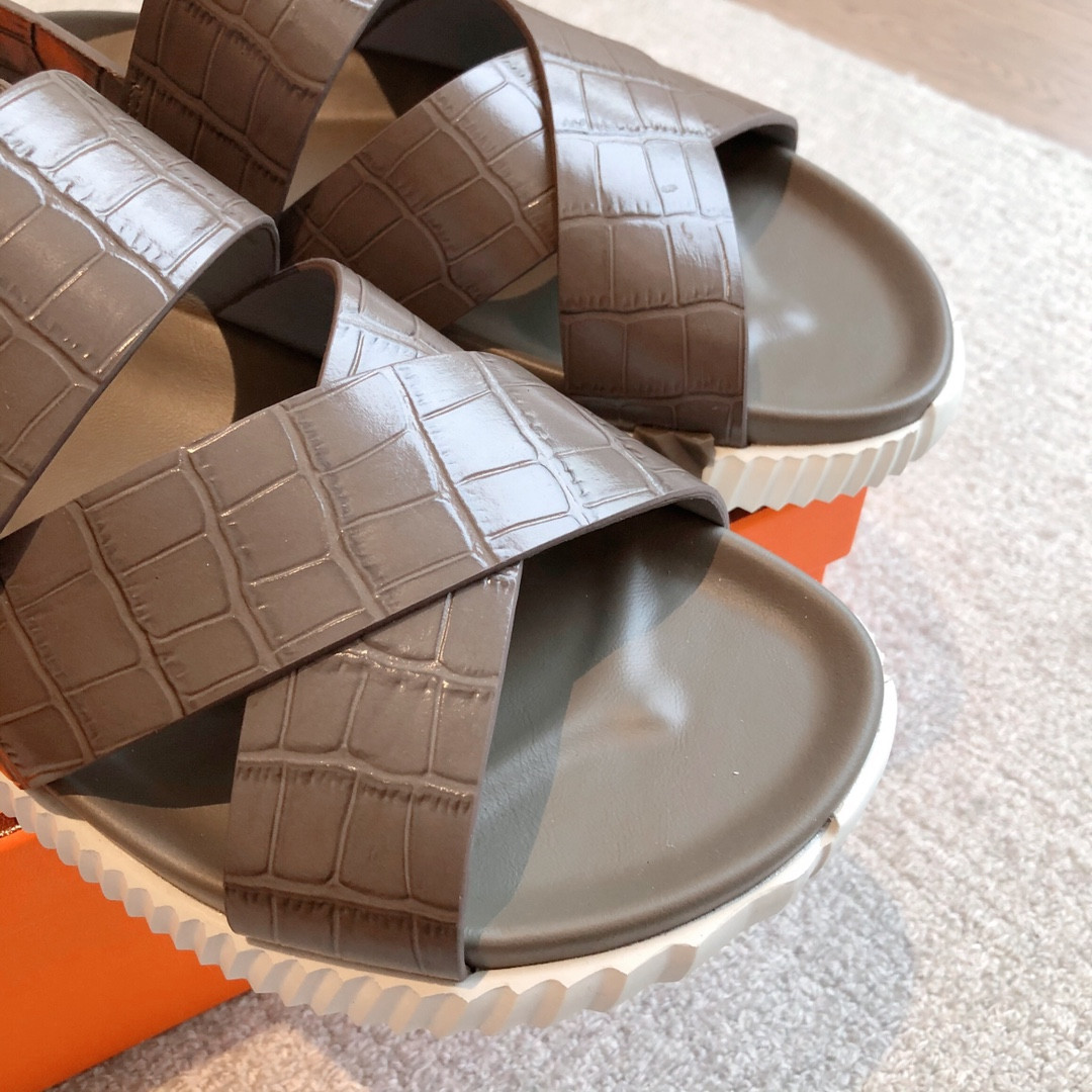 UA H**me5 Electric sandal