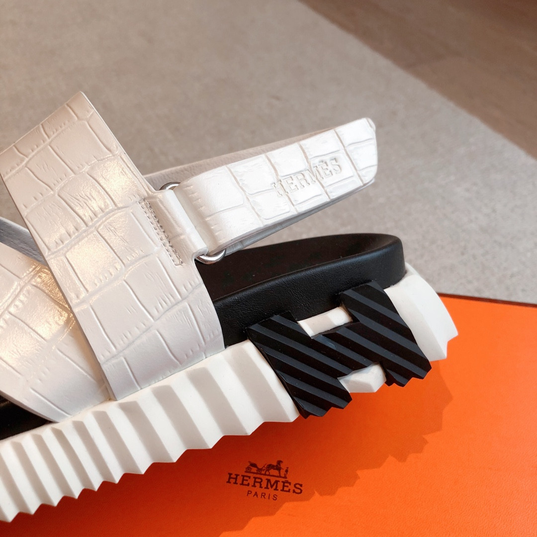 UA H**me5 Electric sandal