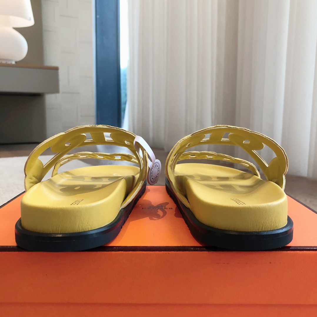 UA H**me5 Extra sandal