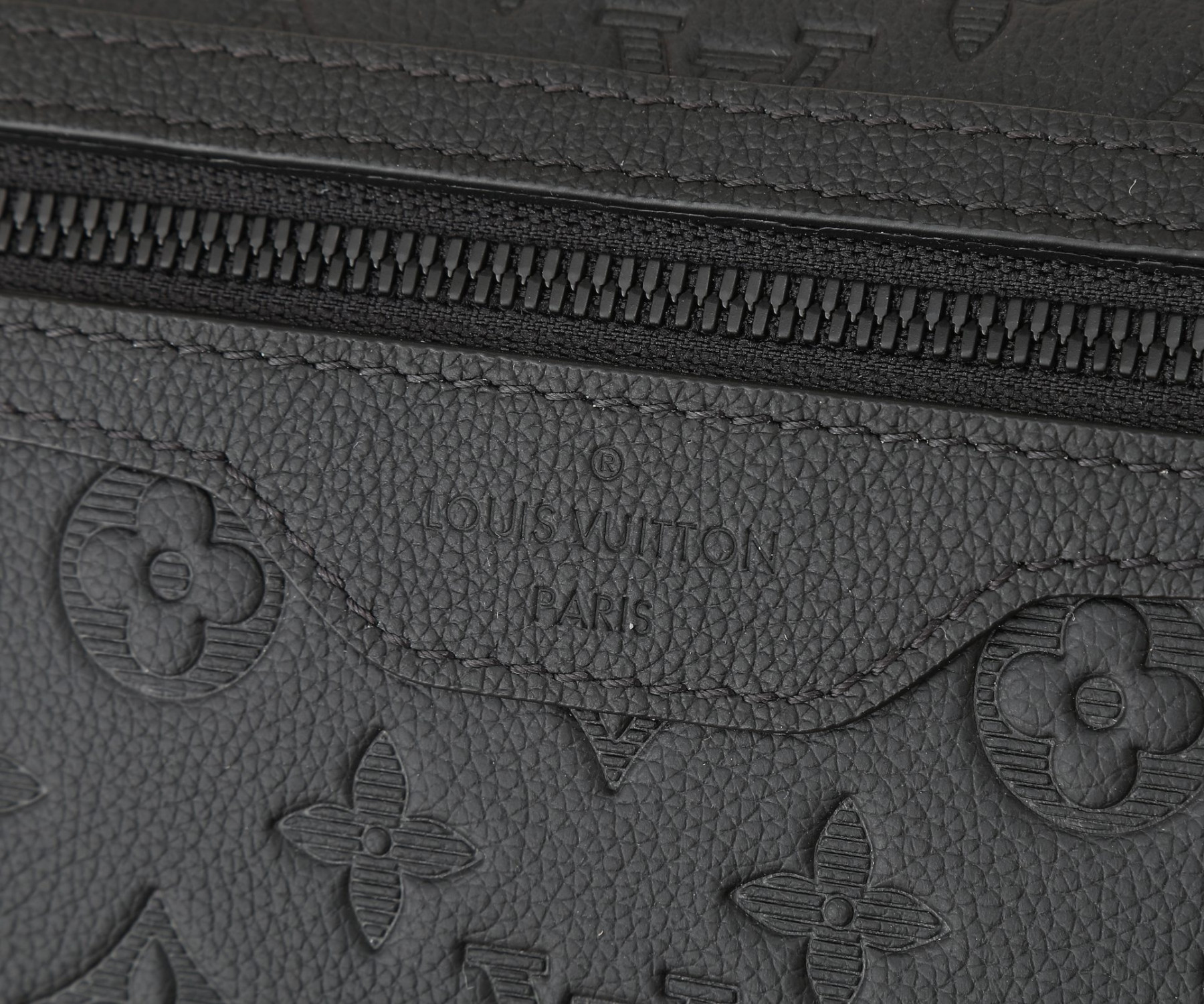 LV Messenger Voyager PM M25121 33x22.5x11CM