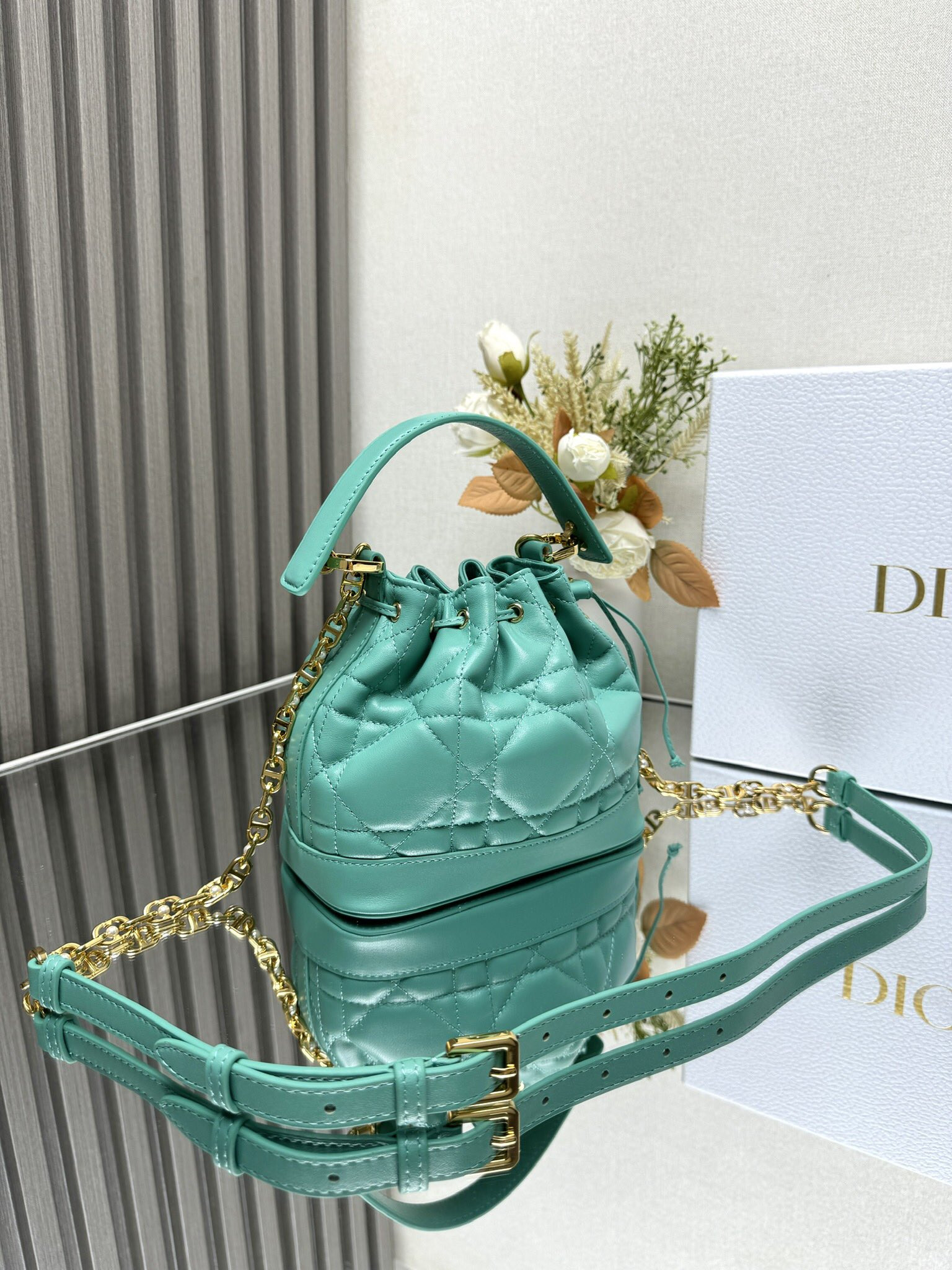 Small D10r Jolie Bucket Bag 17 x 16 x 10.5 cm