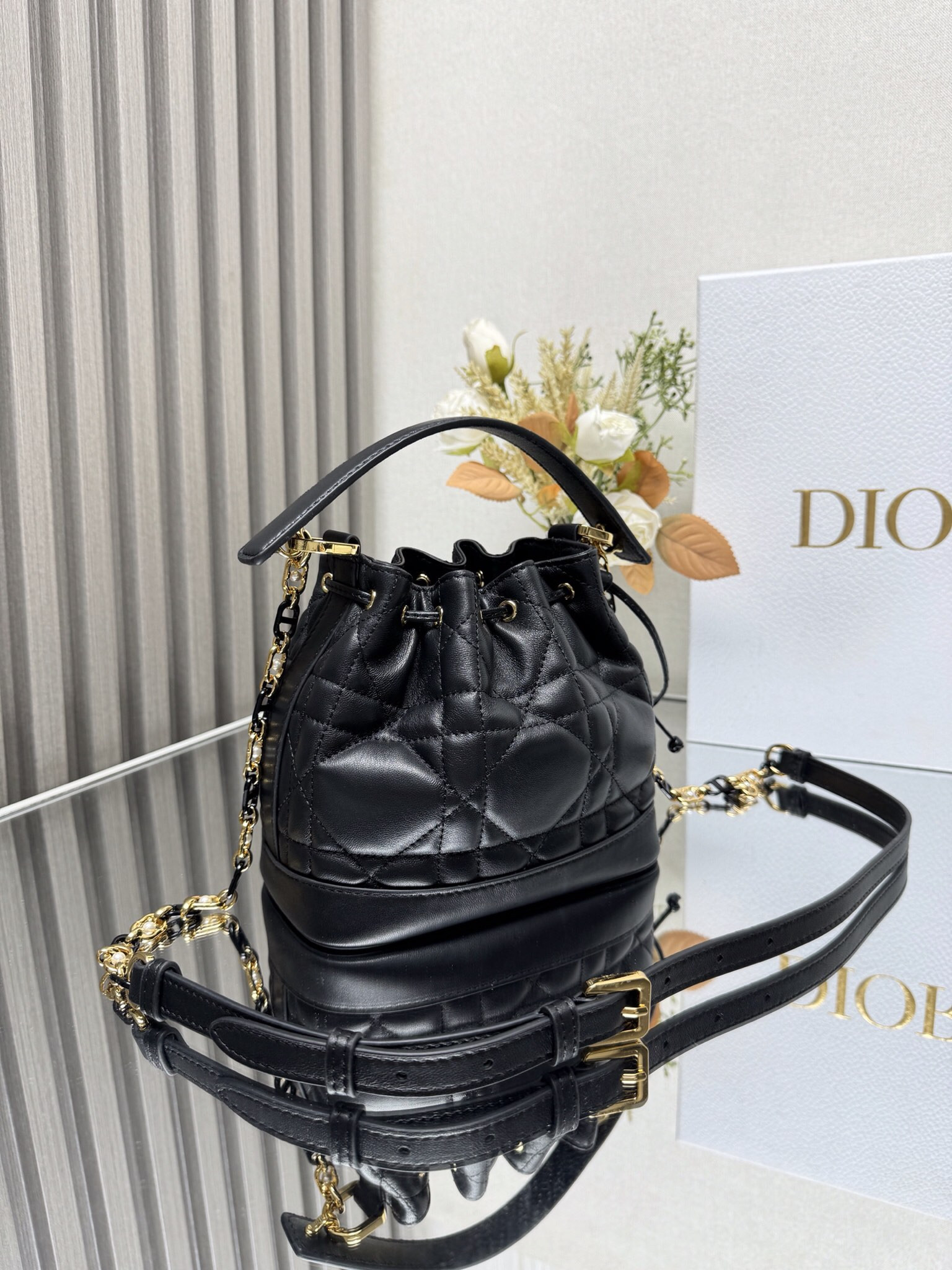 Small D10r Jolie Bucket Bag 17 x 16 x 10.5 cm