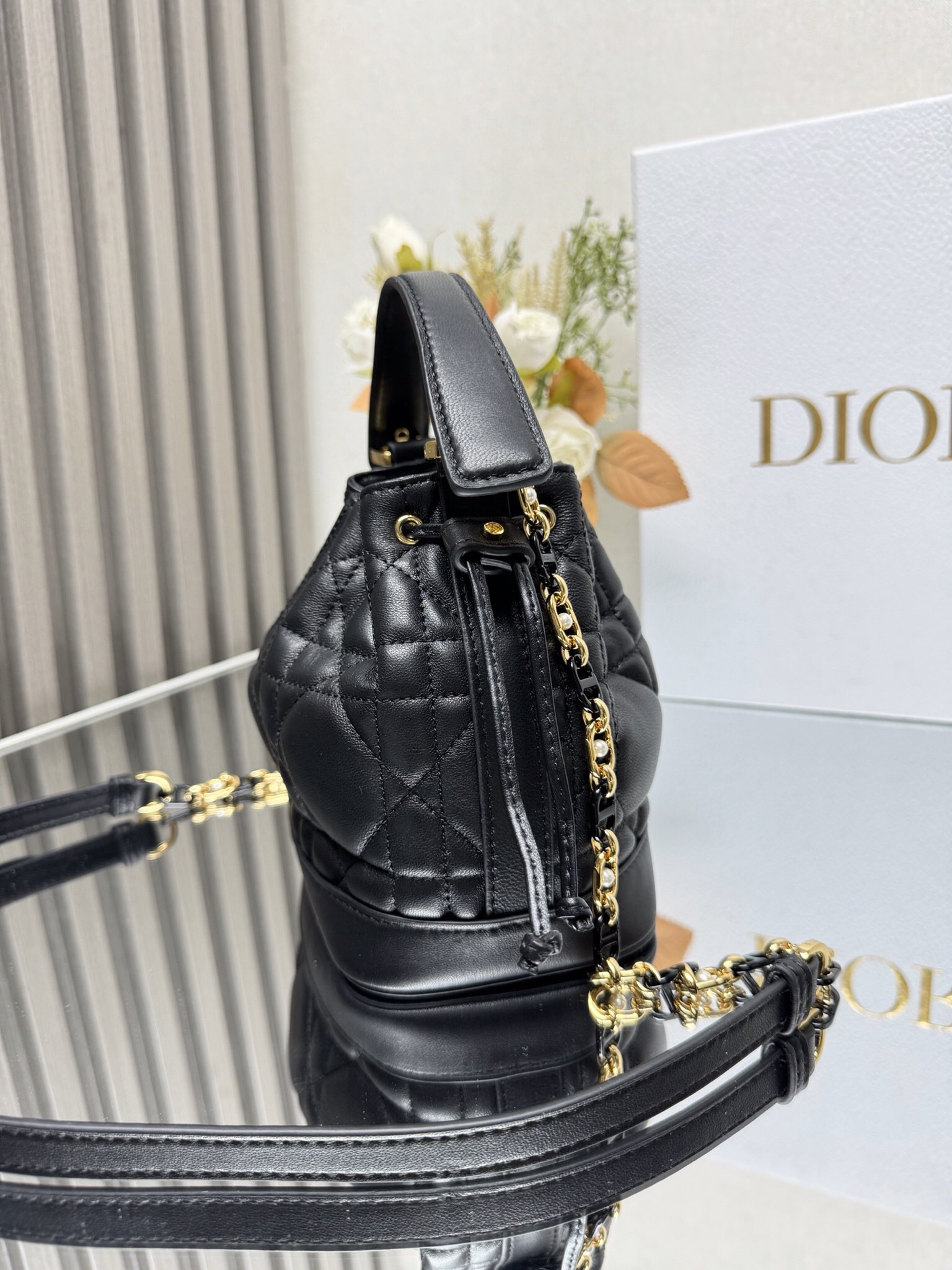 Small D10r Jolie Bucket Bag 17 x 16 x 10.5 cm
