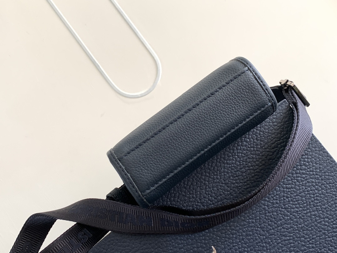 Dior safari north-south 14 x 19 x 6.5 cm