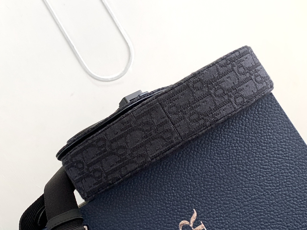 D10r Saddle Messenger Bag 24 x 16.5 x 5.5 cm