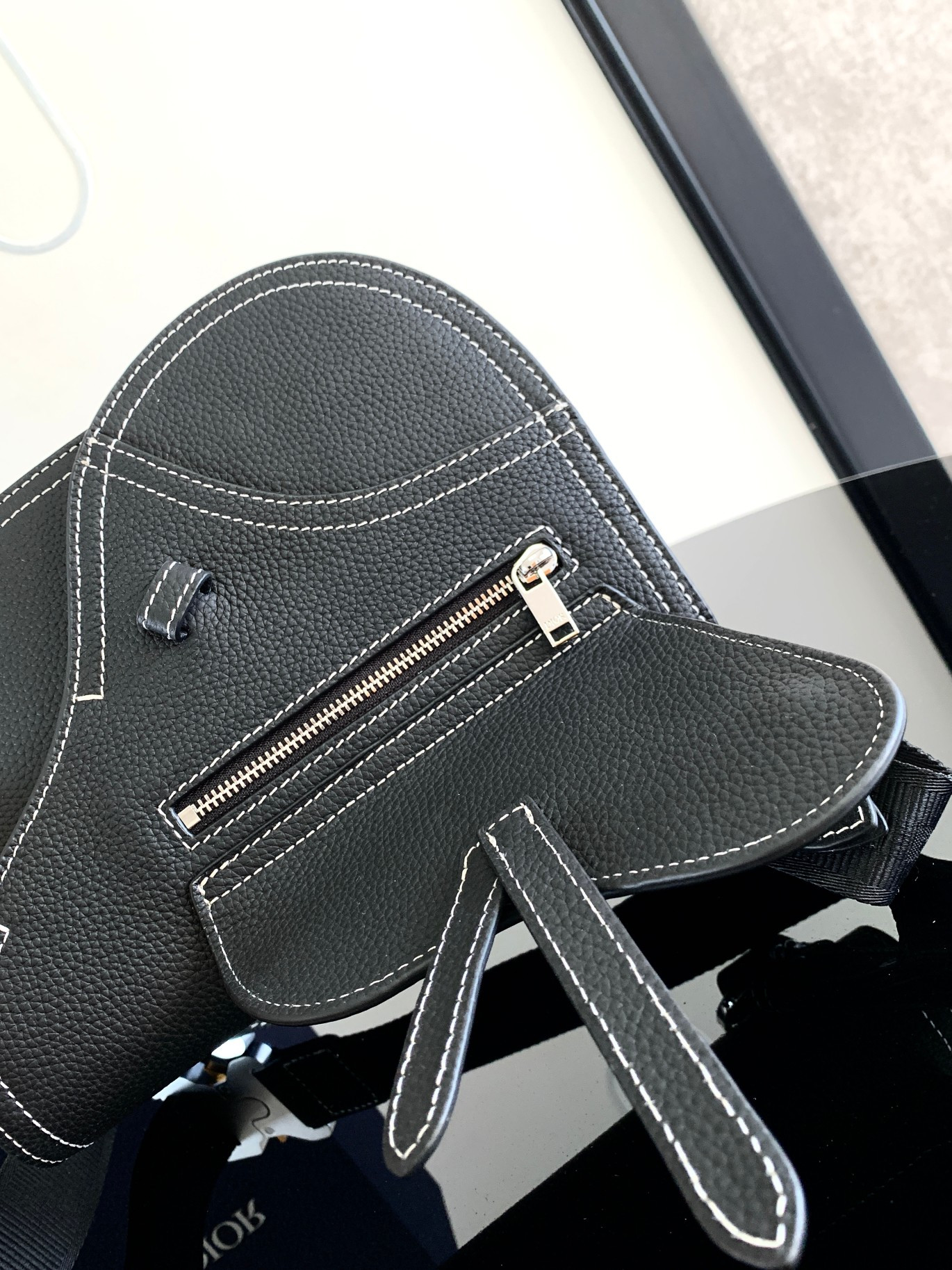 D10r Saddle Messenger Bag 24 x 16.5 x 5.5 cm