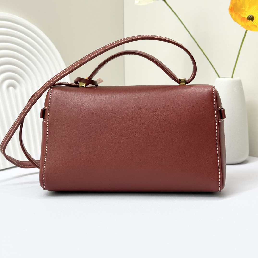 L0r0 P1ana Extra Pocket L19 Smooth Calfskin 11 x 19 x 6.5 cm