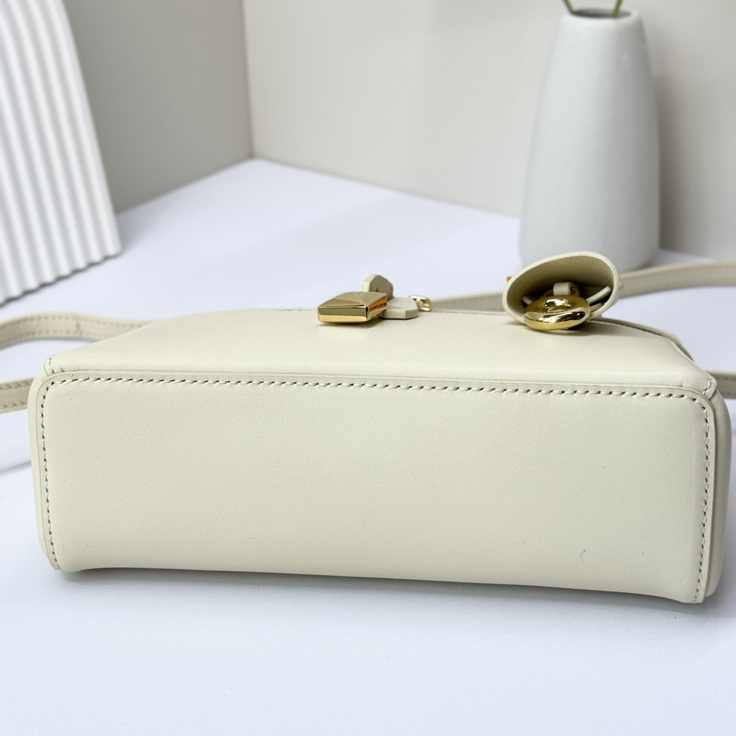 L0r0 P1ana Extra Pocket L19 Smooth Calfskin 11 x 19 x 6.5 cm